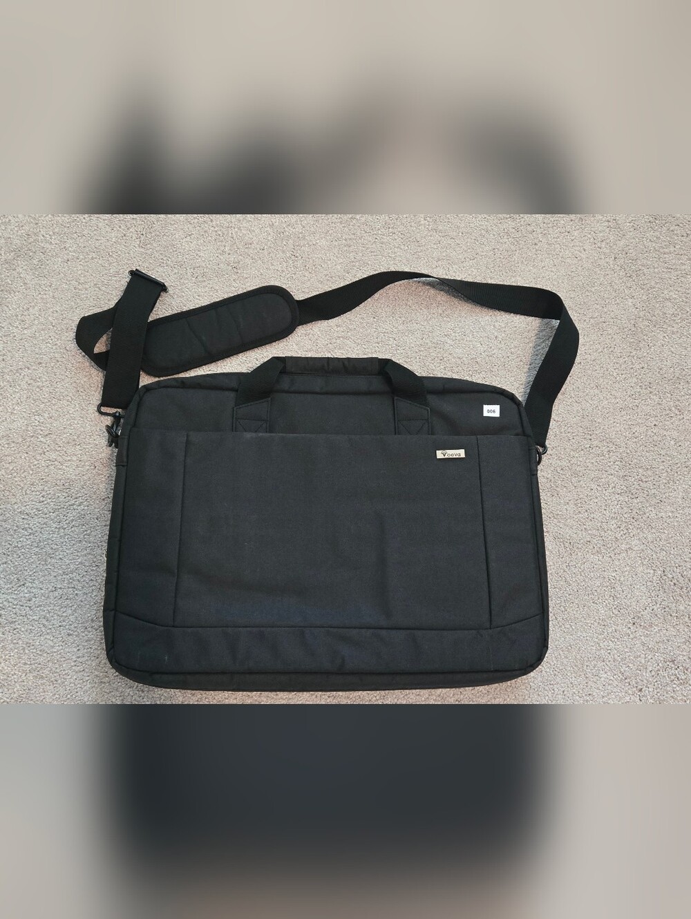 Voova Black Fabric Laptop Bag. Fits a 17" Laptop.